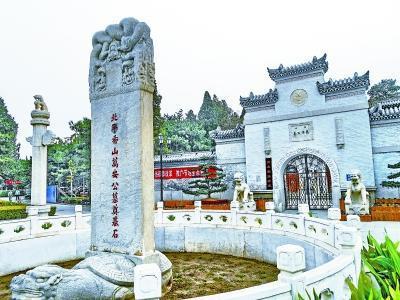 喪葬儀式凝聚了親緣共同體的崇拜