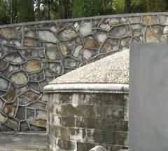 因襲傳統與移風易俗 雙鳳紀念園的文化融合